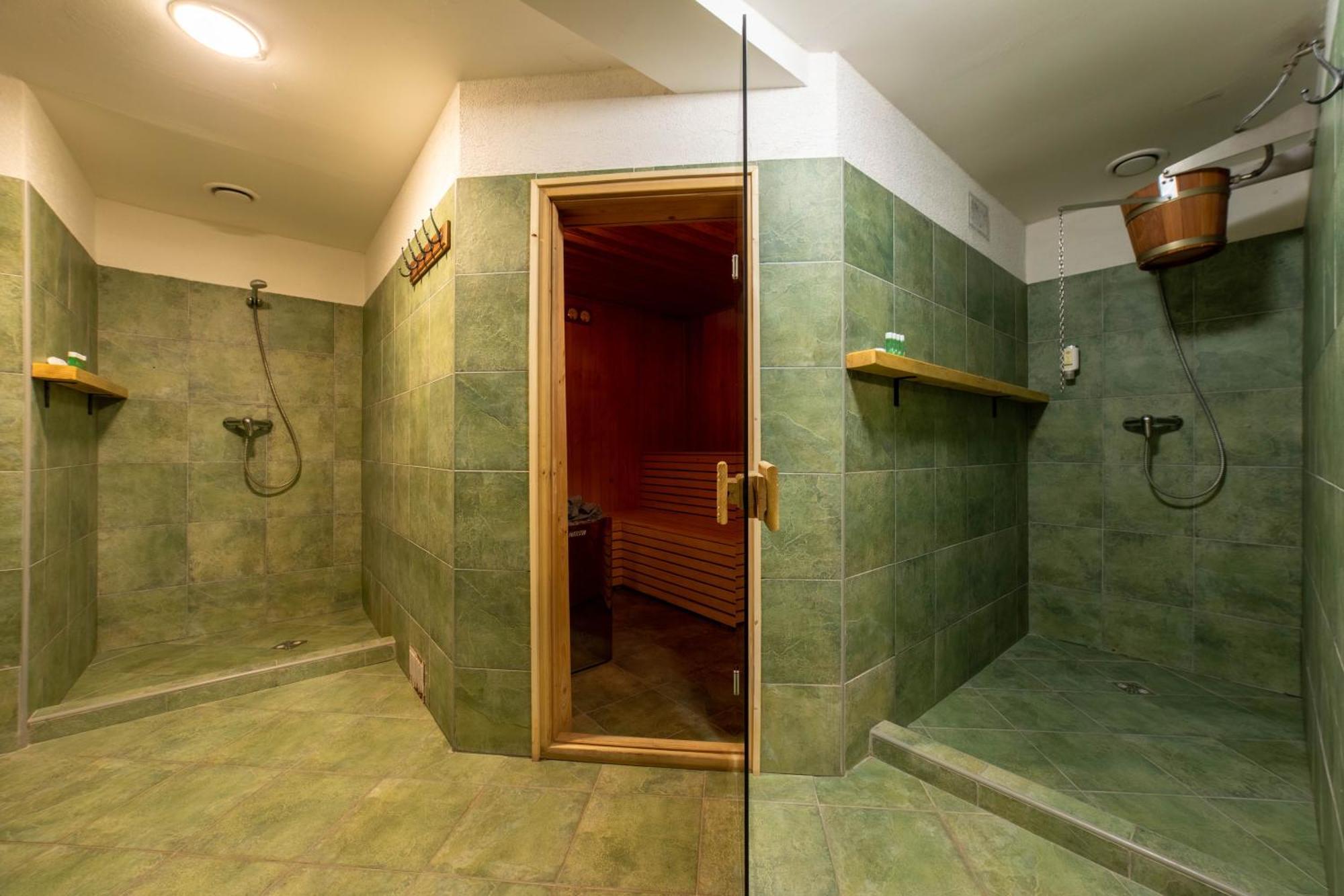 Hotel Liptov Holiday *** Liptovsky Trnovec Exterior photo