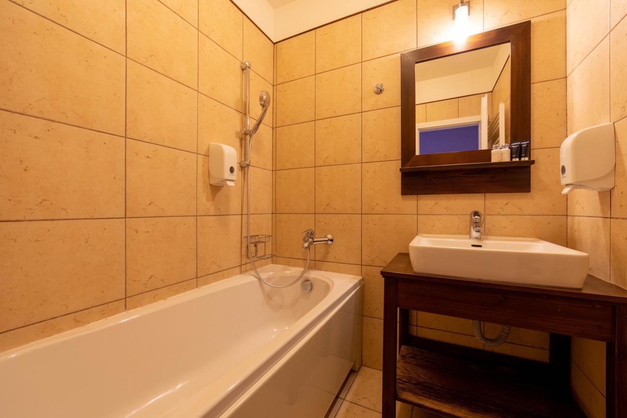 Hotel Liptov Holiday *** Liptovsky Trnovec Exterior photo